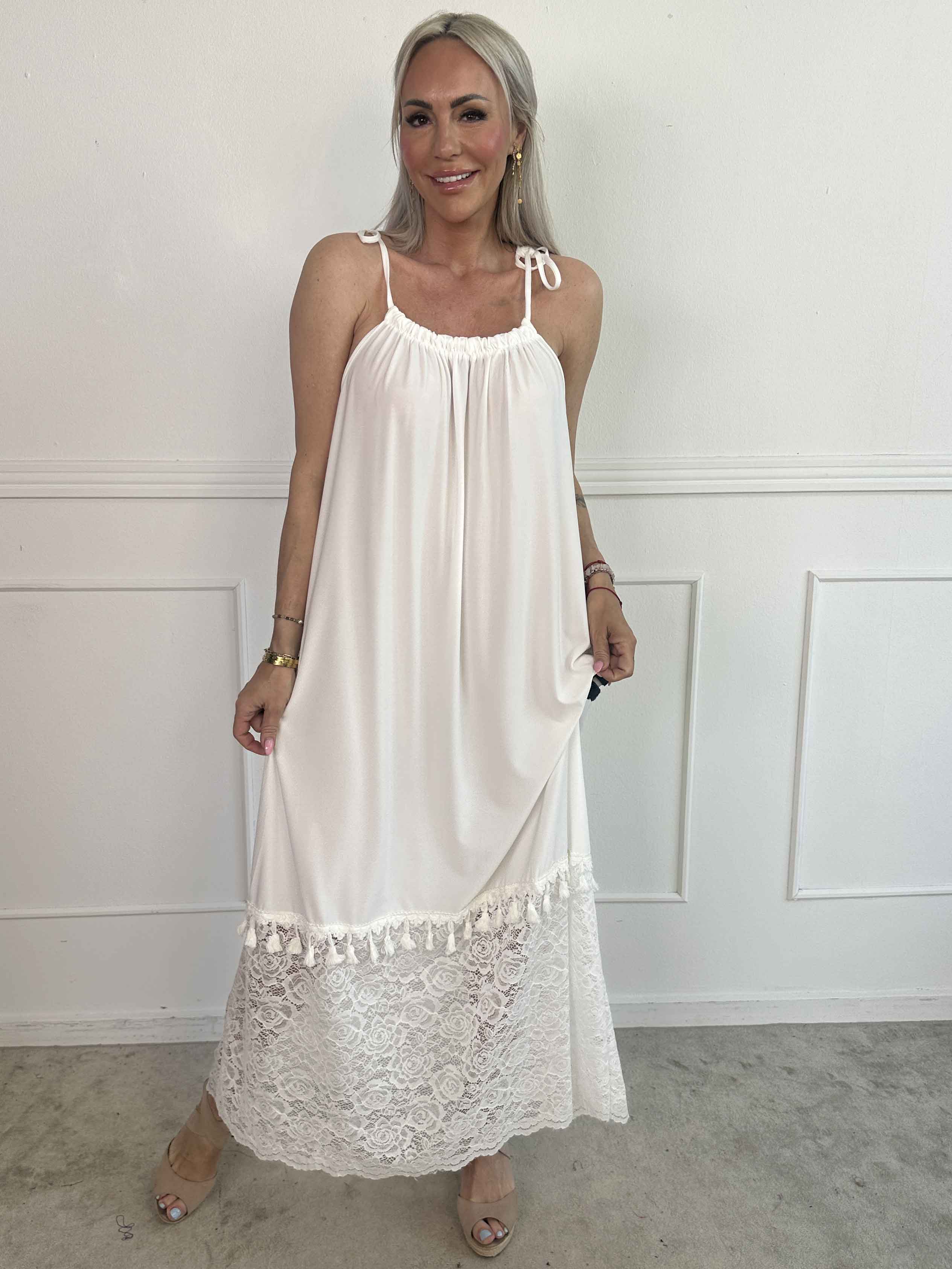 Willow - Lång elastisk klänning med spets nedtill